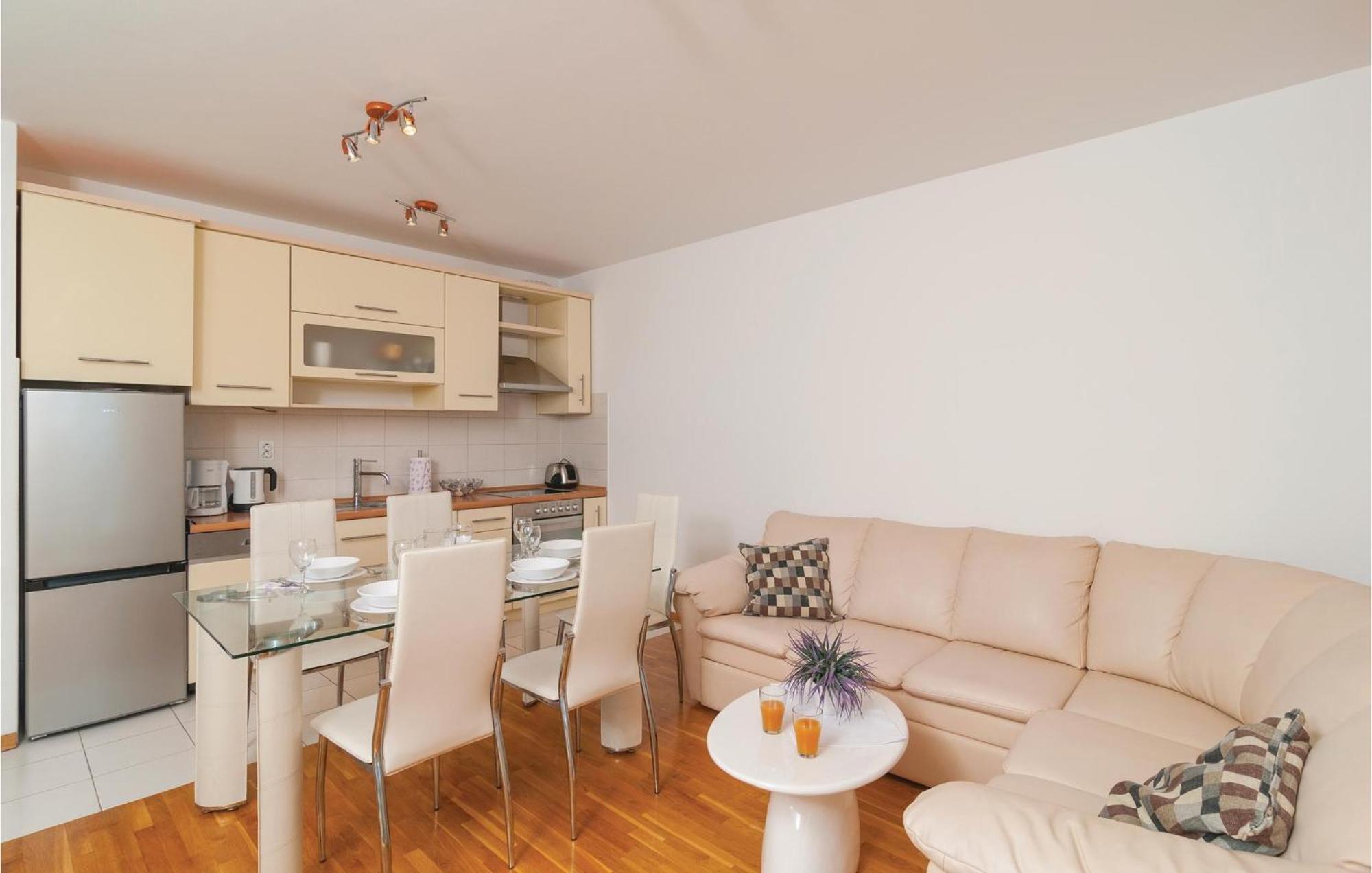 Nice Apartment In Omis With House Sea View 外观 照片