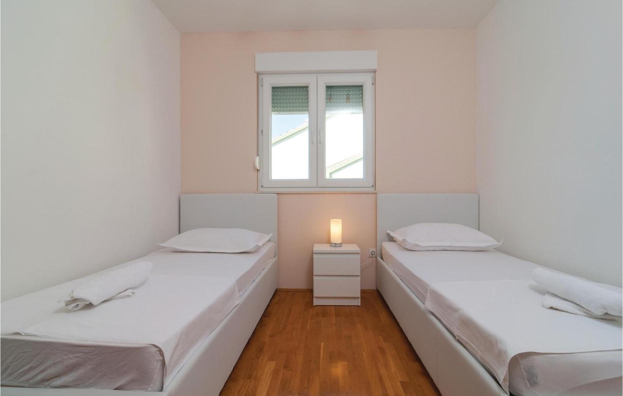 Nice Apartment In Omis With House Sea View 外观 照片